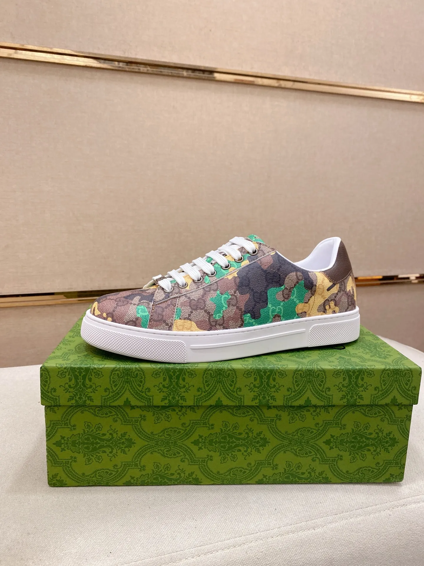 Ex-factory price 380💰【Gucci】Gucci men’s latest series of casual shoes! The official website is built 1:1. The upper is made of imported high-quality cowhide, and the lining is made of high-quality sheepskin, which is soft and comfortable. Picky selection of materials and exquisite workmanship give you the best enjoyment. Number of yards: 38-44 yards.